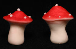 Mushroom - Red w/ Dots - Gumpaste