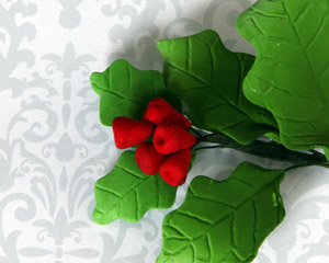 Holly W/Berries Filler Spray