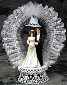 Bride & Groom W/Lace Ruffle
